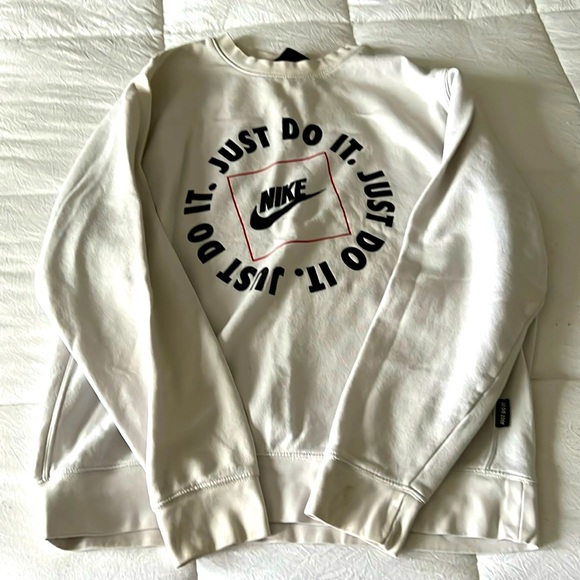 Nike Tops - Nike sweatshirt